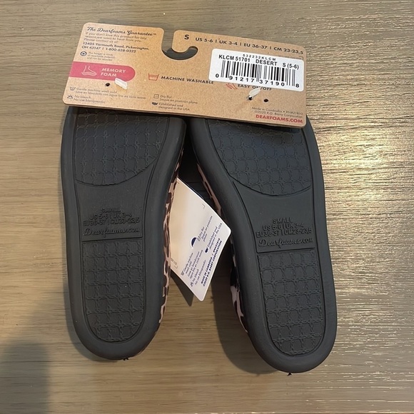 NWT WOMENS DEARFOAMS well memory foam, no sweat comfort house flats size small‍﻿ - Picture 2 of 6